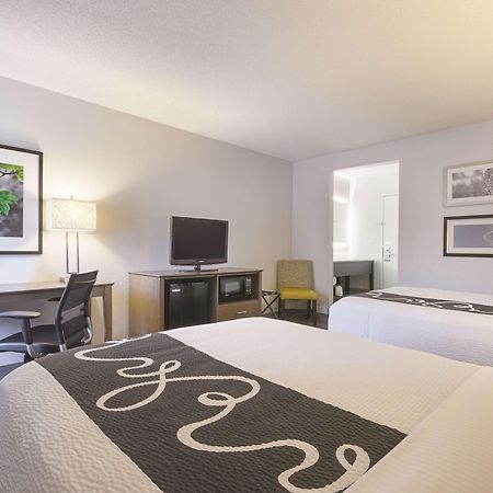 מלון וינזדור לוקס La Quinta By Wyndham Hartford Bradley Airport מראה חיצוני תמונה