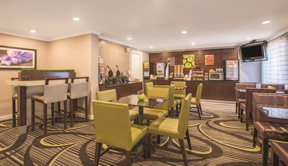 מלון וינזדור לוקס La Quinta By Wyndham Hartford Bradley Airport מראה חיצוני תמונה