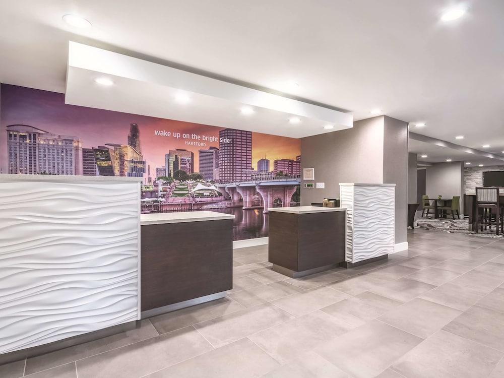 מלון וינזדור לוקס La Quinta By Wyndham Hartford Bradley Airport מראה חיצוני תמונה
