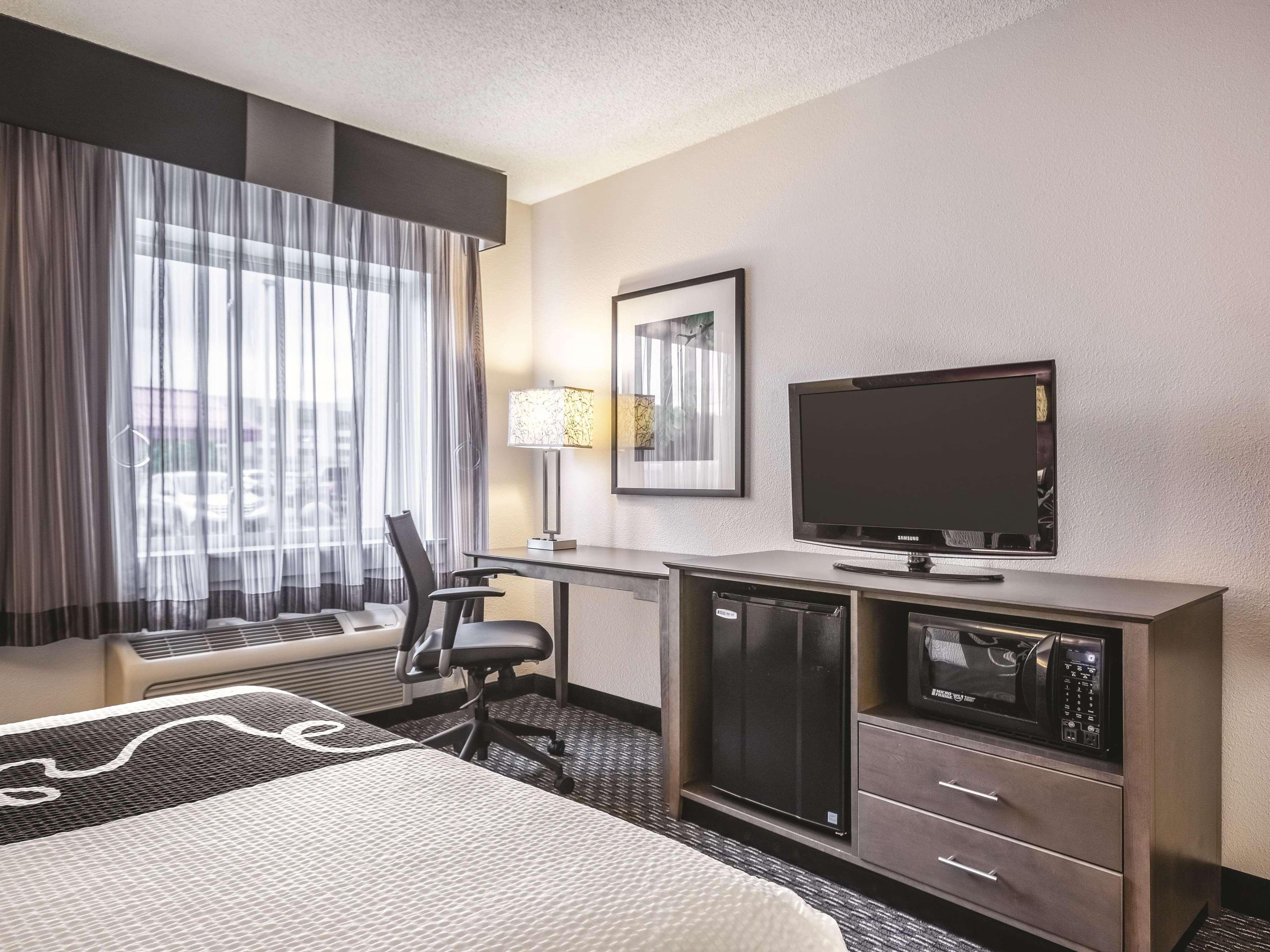 מלון וינזדור לוקס La Quinta By Wyndham Hartford Bradley Airport מראה חיצוני תמונה