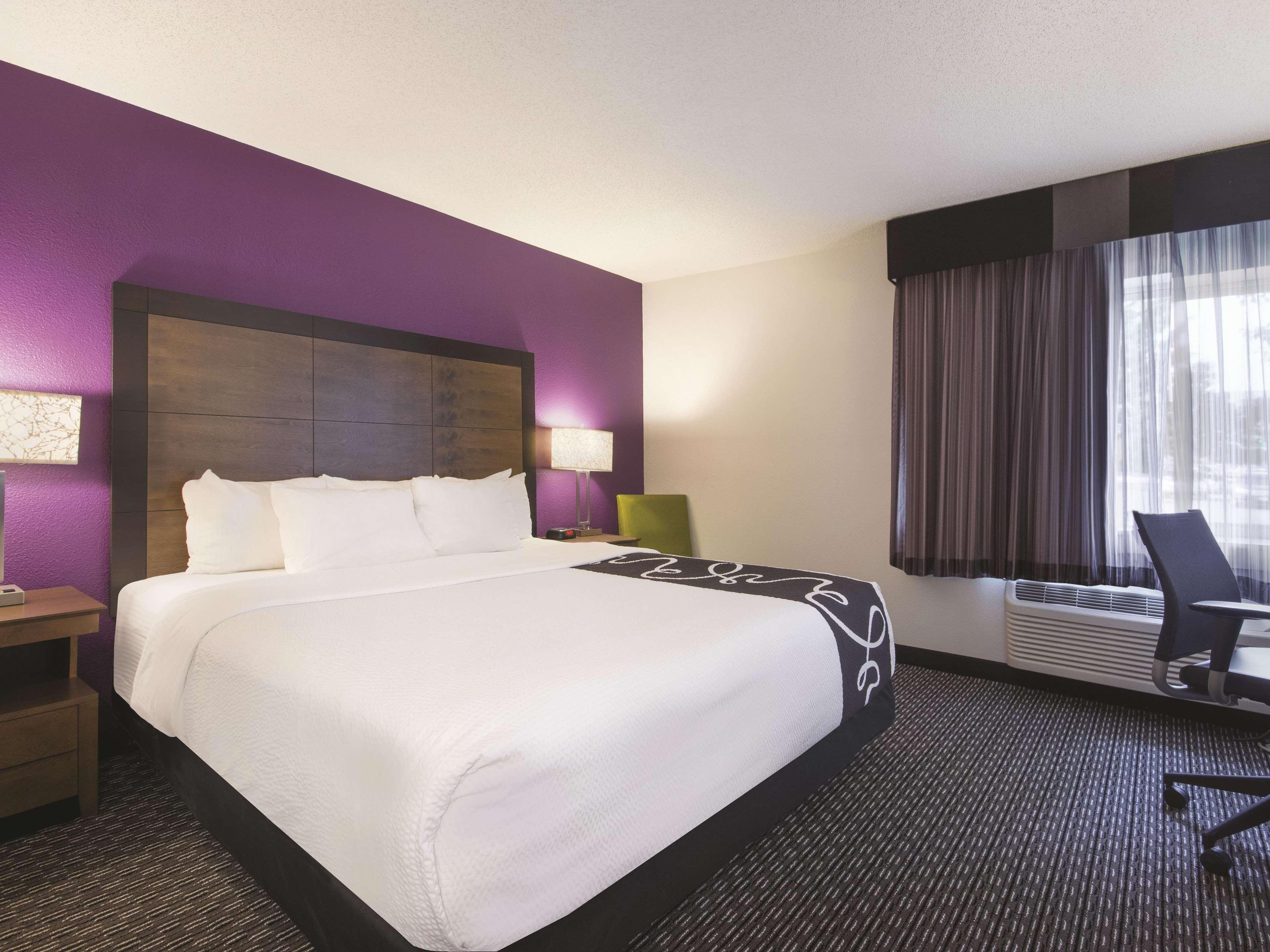 מלון וינזדור לוקס La Quinta By Wyndham Hartford Bradley Airport מראה חיצוני תמונה