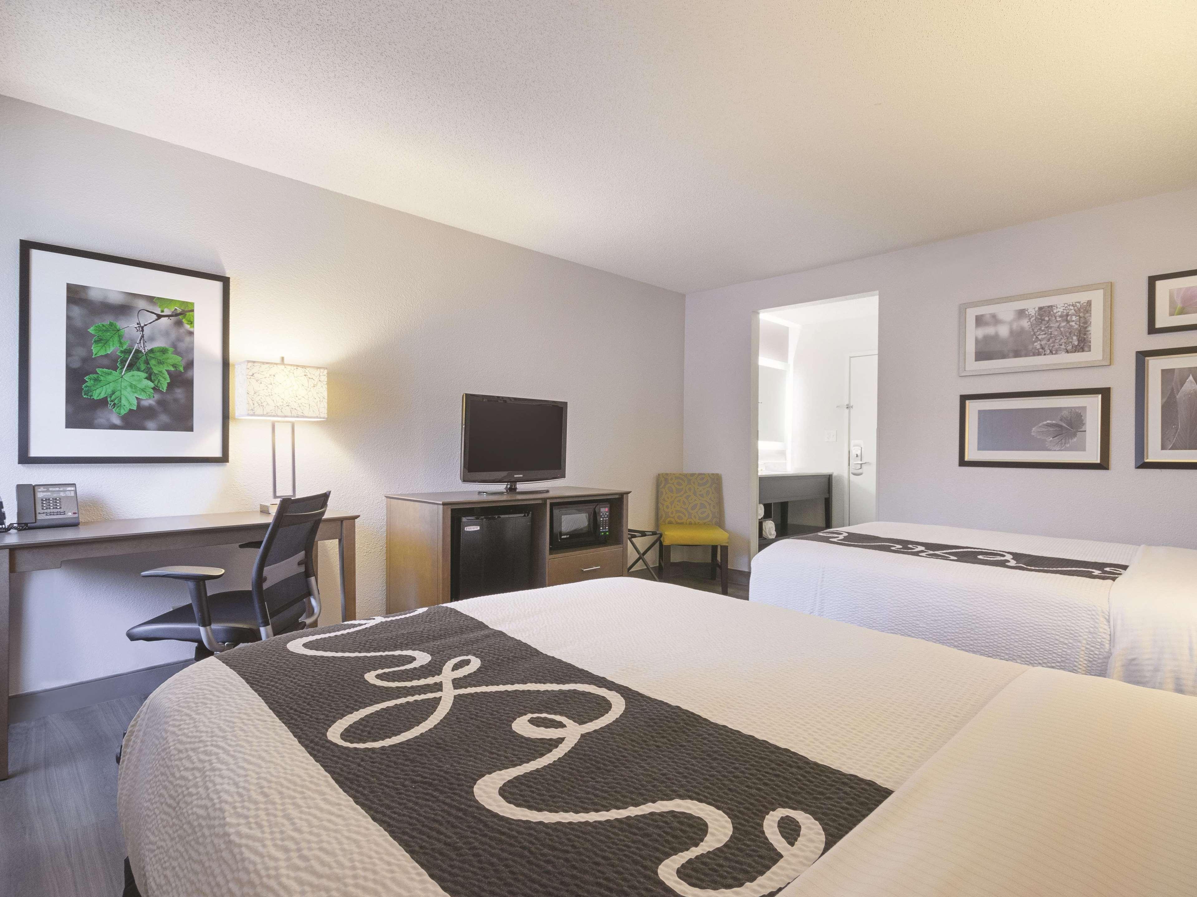 מלון וינזדור לוקס La Quinta By Wyndham Hartford Bradley Airport מראה חיצוני תמונה