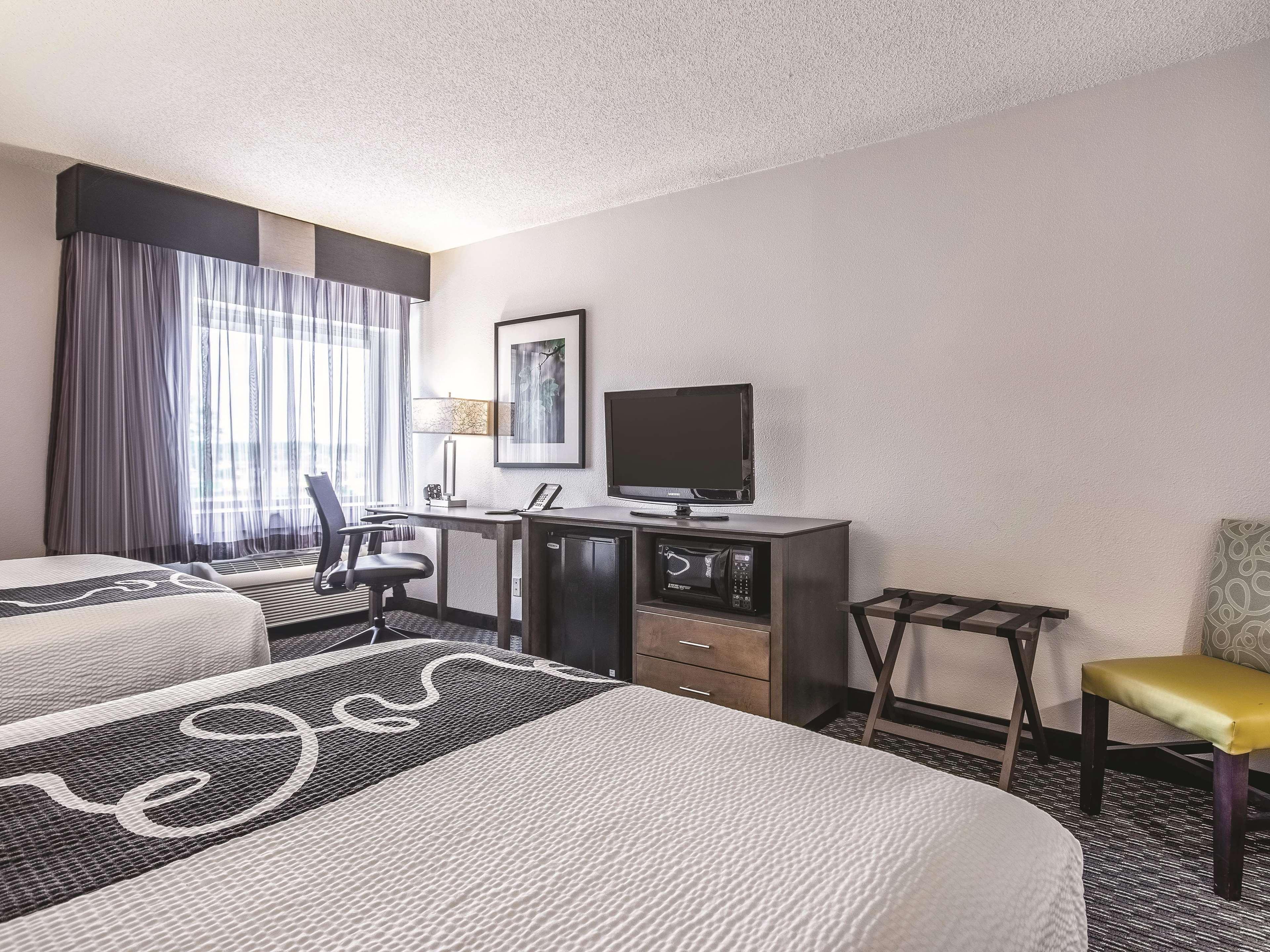 מלון וינזדור לוקס La Quinta By Wyndham Hartford Bradley Airport מראה חיצוני תמונה