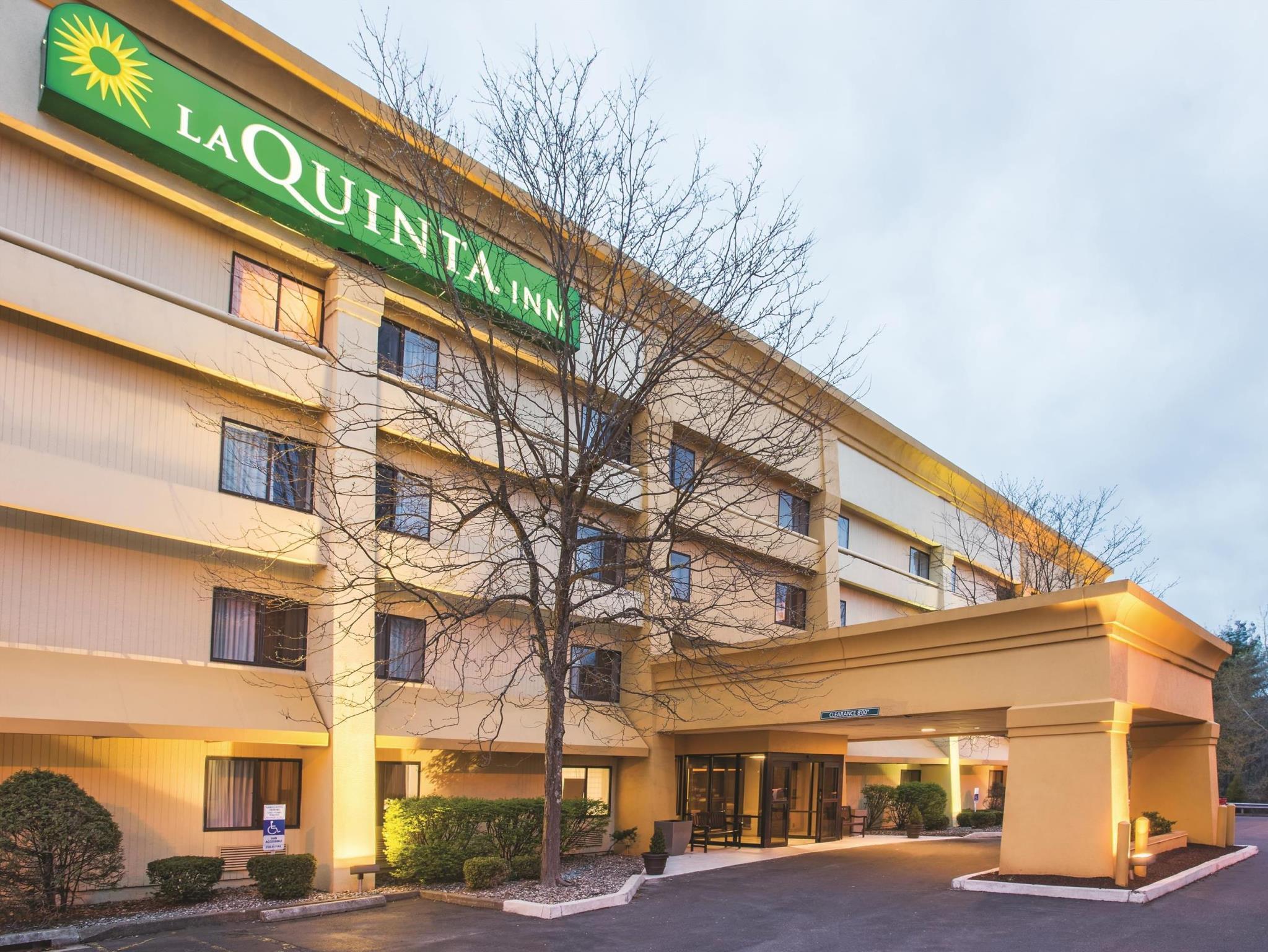 מלון וינזדור לוקס La Quinta By Wyndham Hartford Bradley Airport מראה חיצוני תמונה