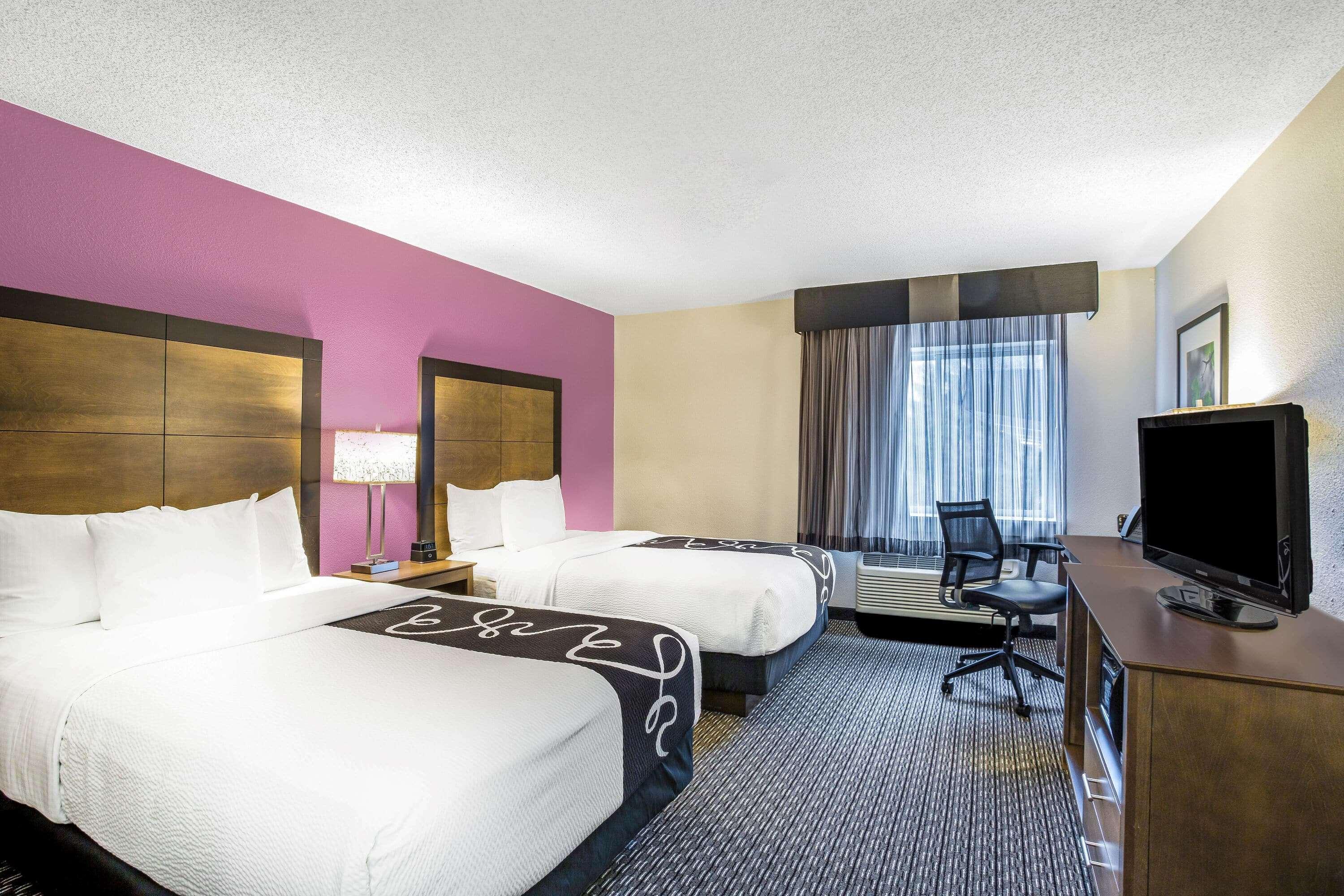 מלון וינזדור לוקס La Quinta By Wyndham Hartford Bradley Airport מראה חיצוני תמונה