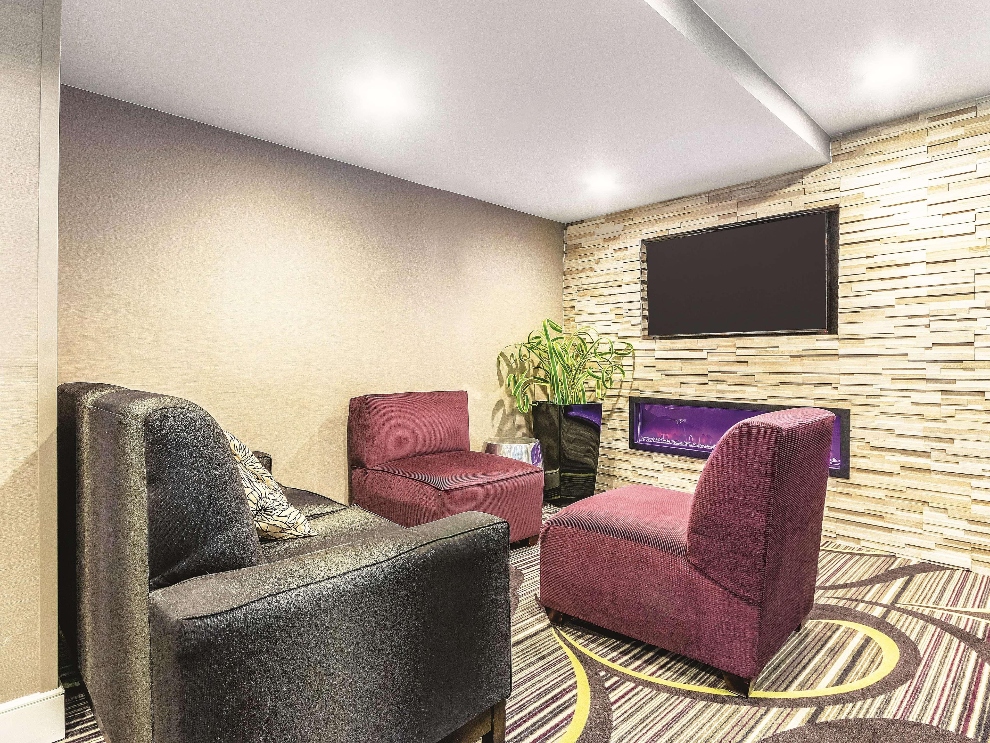 מלון וינזדור לוקס La Quinta By Wyndham Hartford Bradley Airport מראה חיצוני תמונה