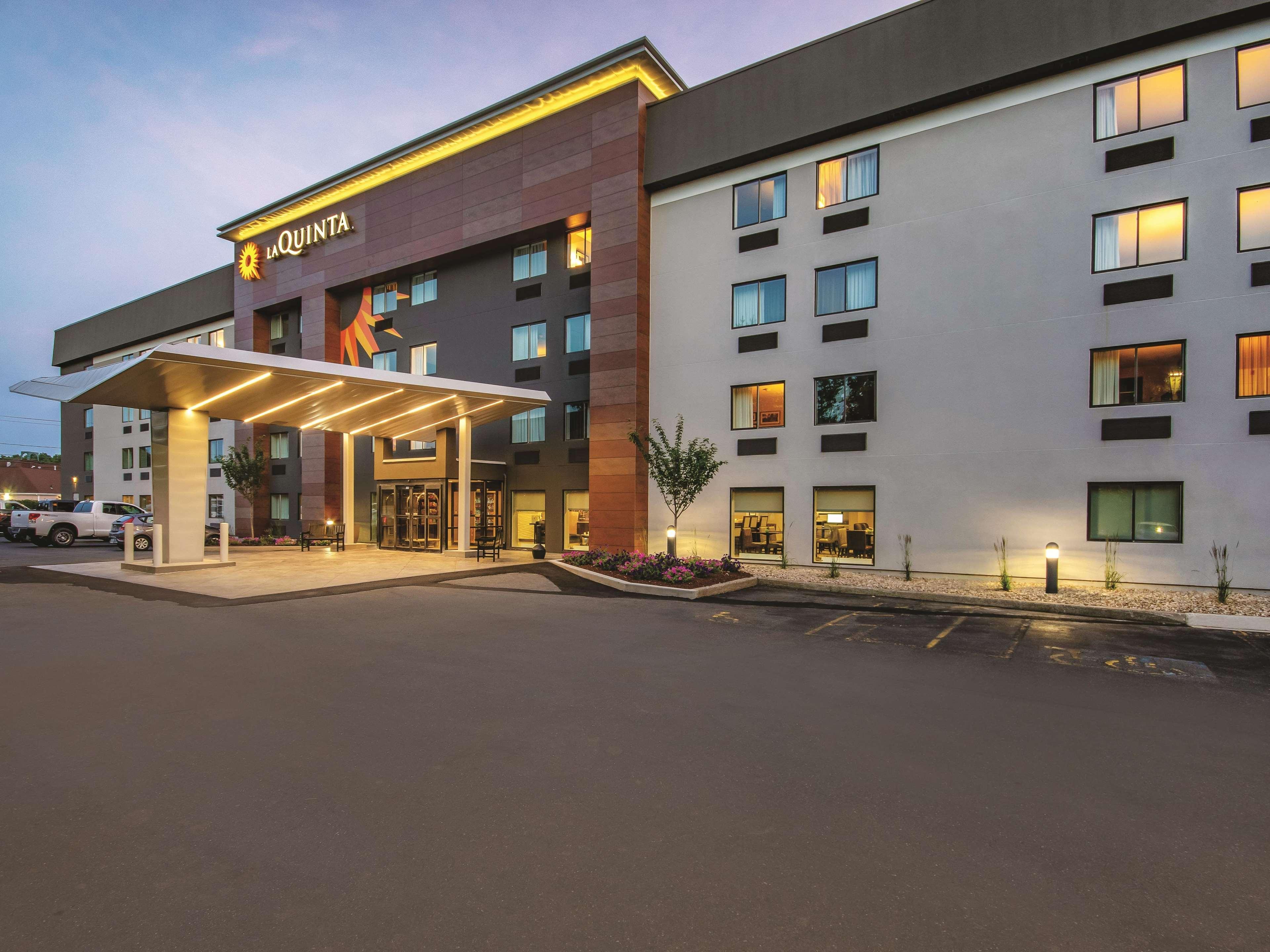 מלון וינזדור לוקס La Quinta By Wyndham Hartford Bradley Airport מראה חיצוני תמונה