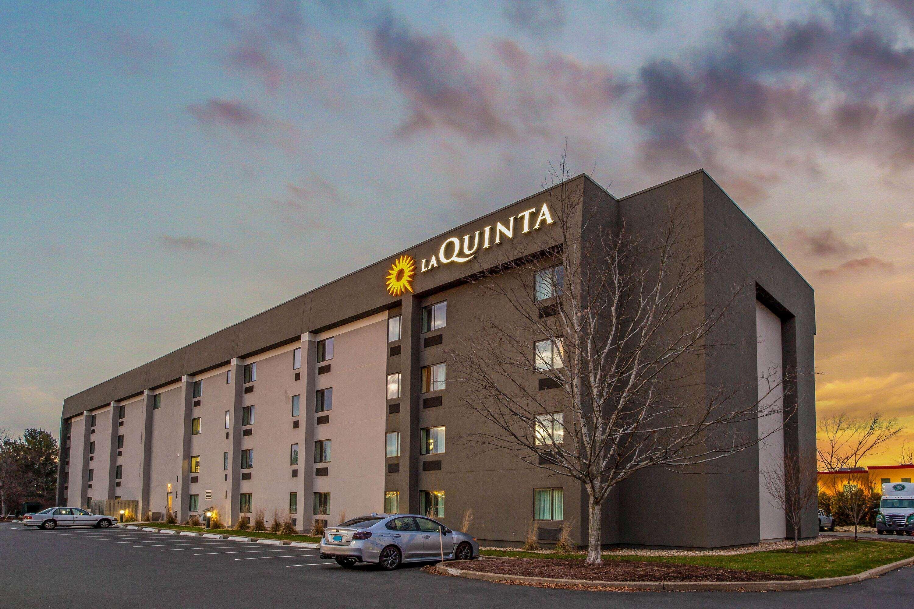 מלון וינזדור לוקס La Quinta By Wyndham Hartford Bradley Airport מראה חיצוני תמונה
