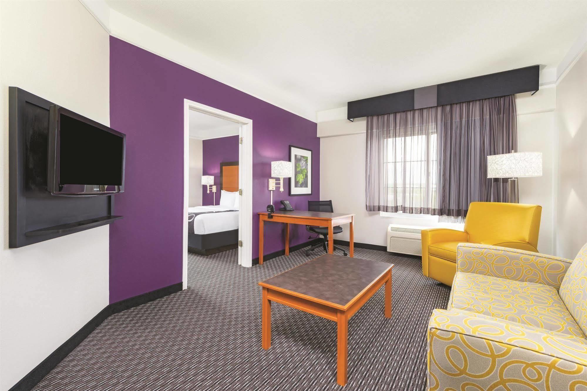 מלון וינזדור לוקס La Quinta By Wyndham Hartford Bradley Airport מראה חיצוני תמונה